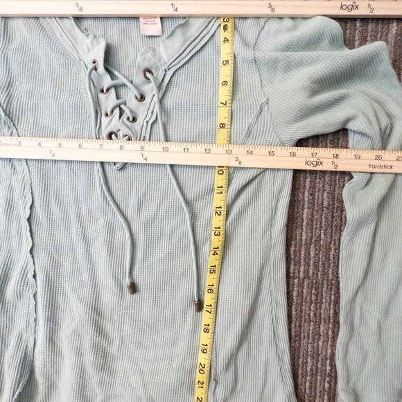 Sundance Small Top Sage Green Thermal Lace-Up Long Sleeve Raw Edge Like New - Picture 7 of 8